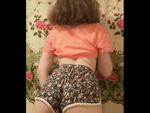 ❤️ Σέξι νεαρό μωρό που γδύνεται από το σορτσάκι της στην κάμερα. ❤ Γαμημένο βίντεο ❌️