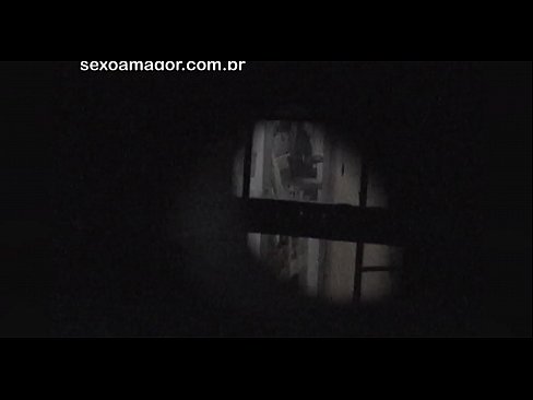 ❤️ Ξανθιά κοπέλα βιντεοσκοπήθηκε κρυφά από ηδονοβλεψία της γειτονιάς κρυμμένο πίσω από κούφια τούβλα ❤ Γαμημένο βίντεο ❌️